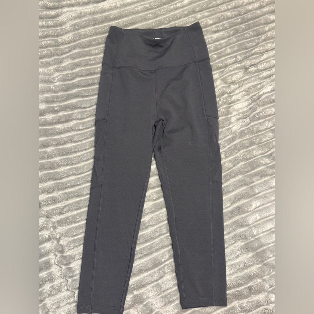 Stylish Gray Capri Leggings